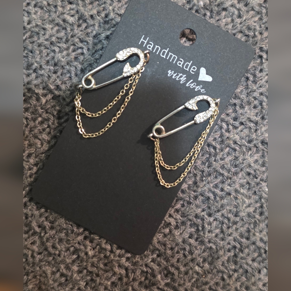 🥳4/$20  #30 Elegant Gold and Silver Tone Safety Pin Chain Earrings